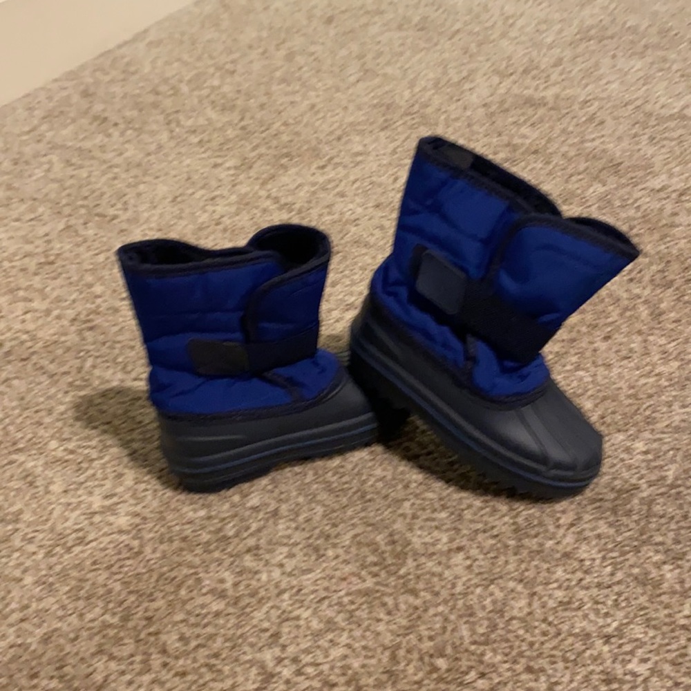 Boy snow boots size 10